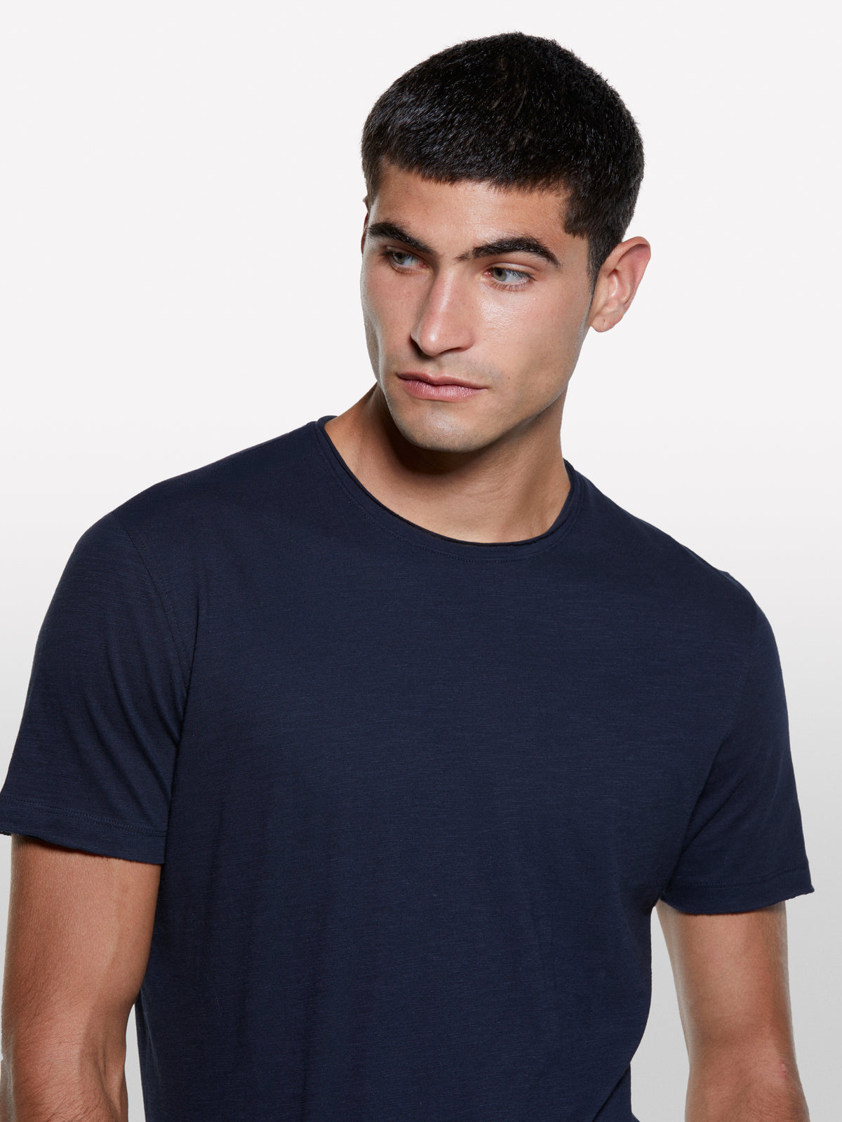 T-shirt azul-escuro com corte vivo - ucb_image_FY