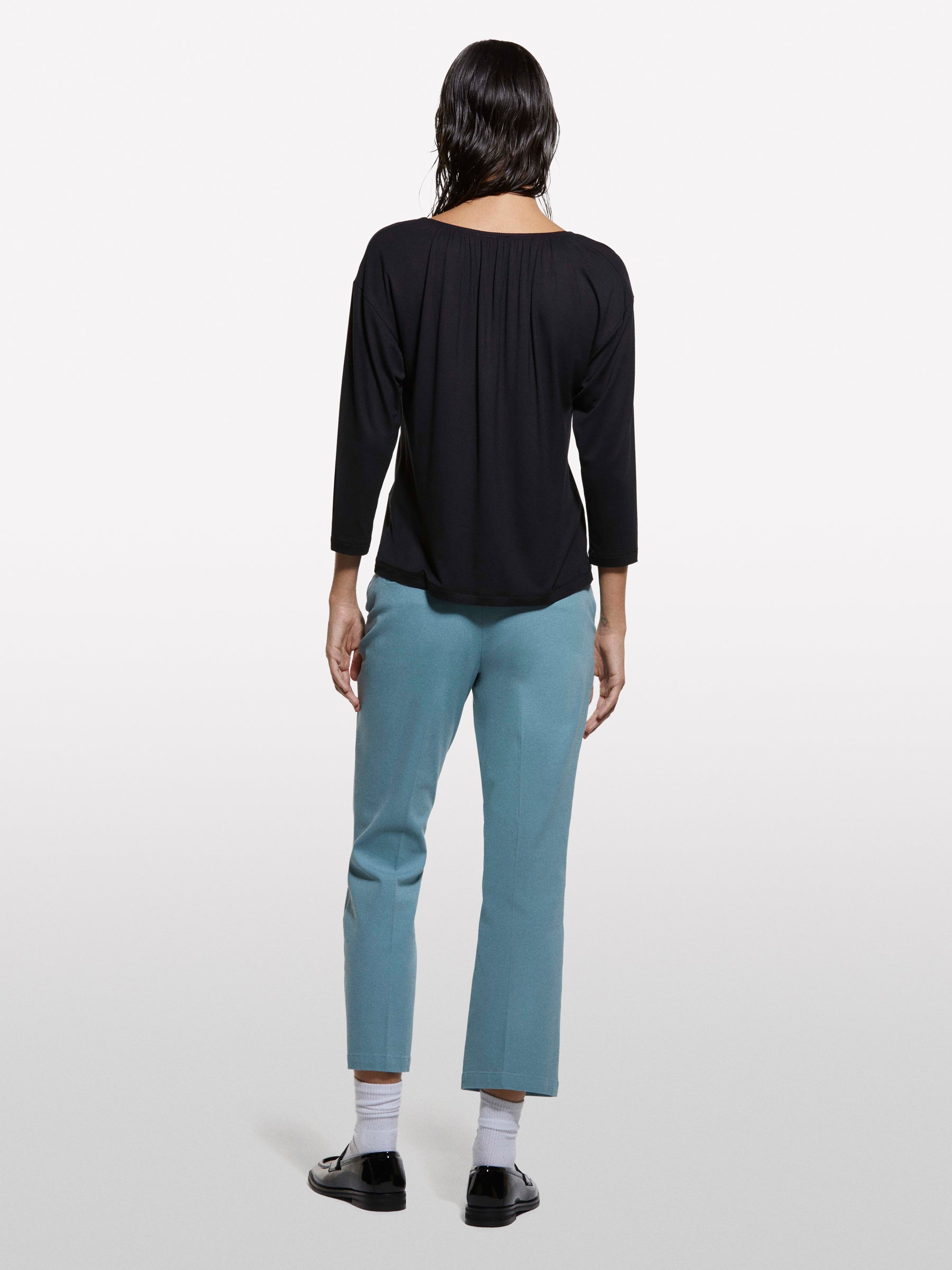 T-shirt preta com franzido - ucb_image_B