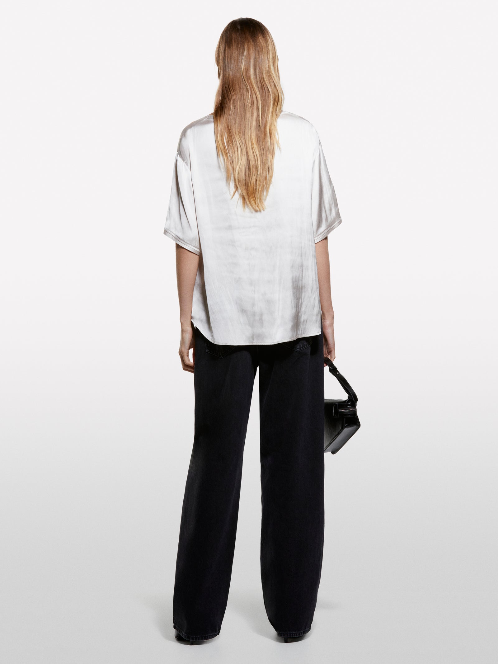 Blusa bege over fit em cetim - ucb_image_B