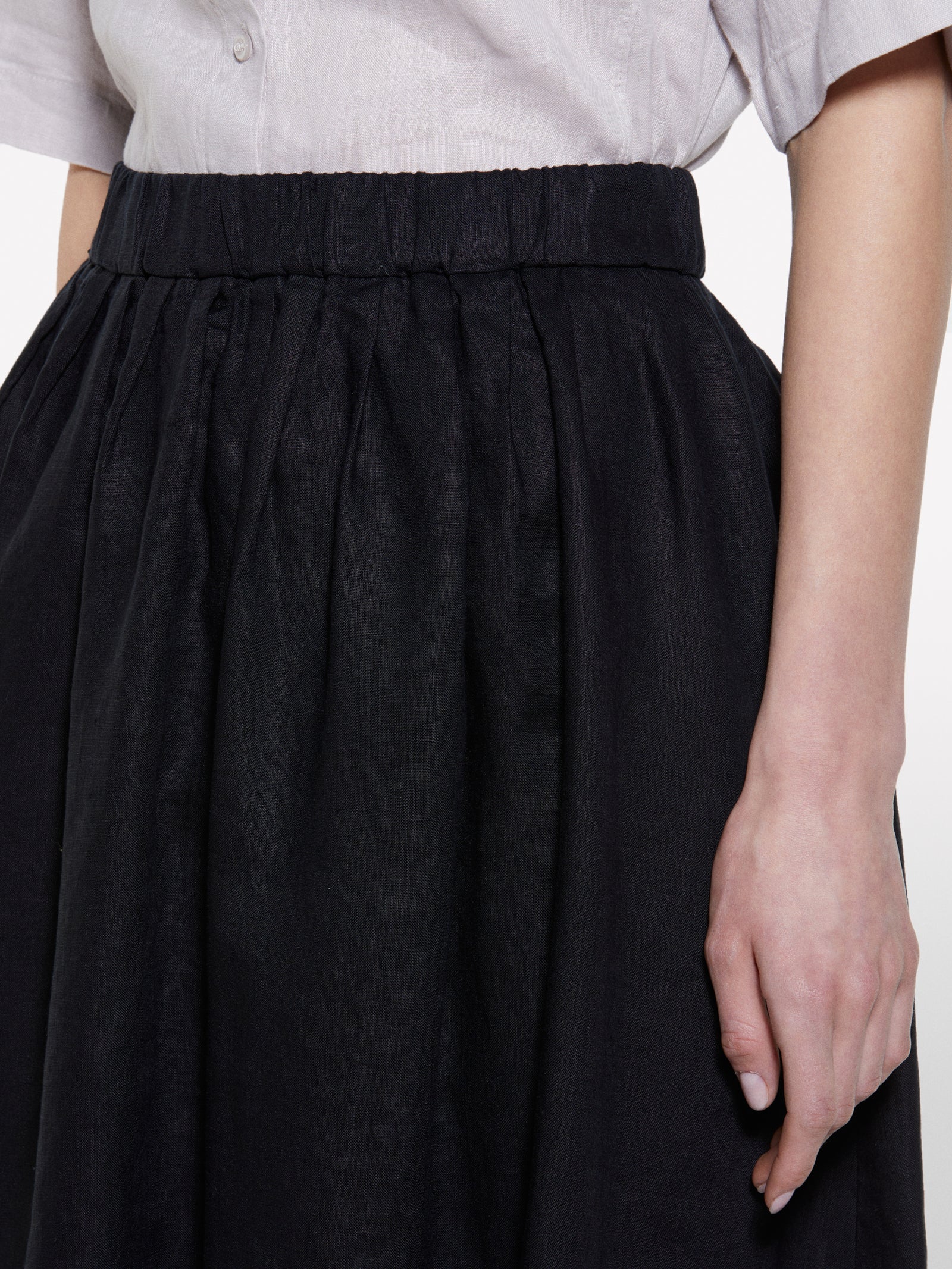 Saia midi preta em 100% linho - ucb_image_FY