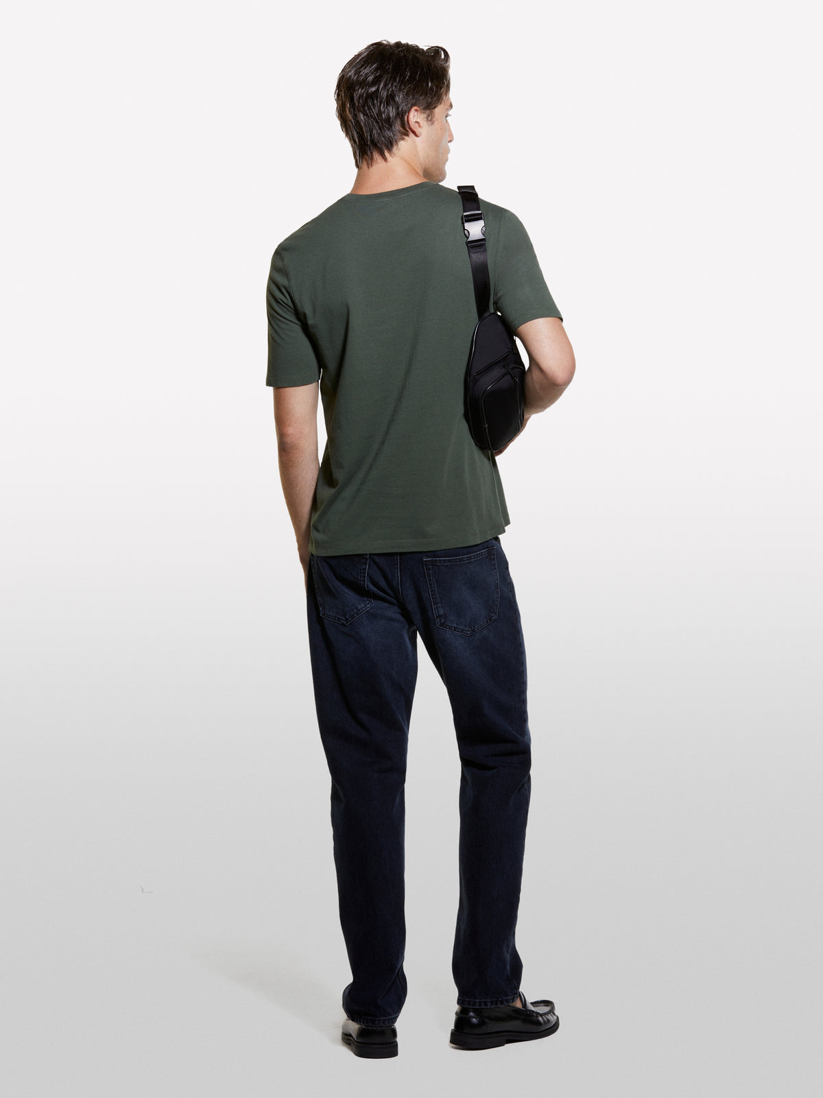 T-shirt verde militar de gola redonda 100% algodão orgânico - ucb_image_B