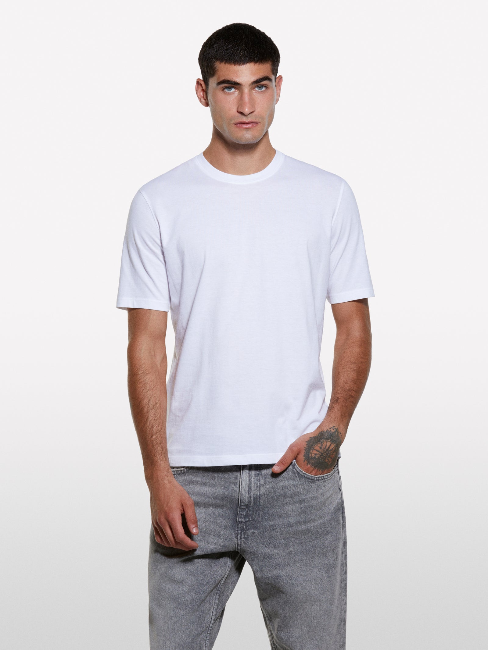 White regular fit short sleeve t-shirt