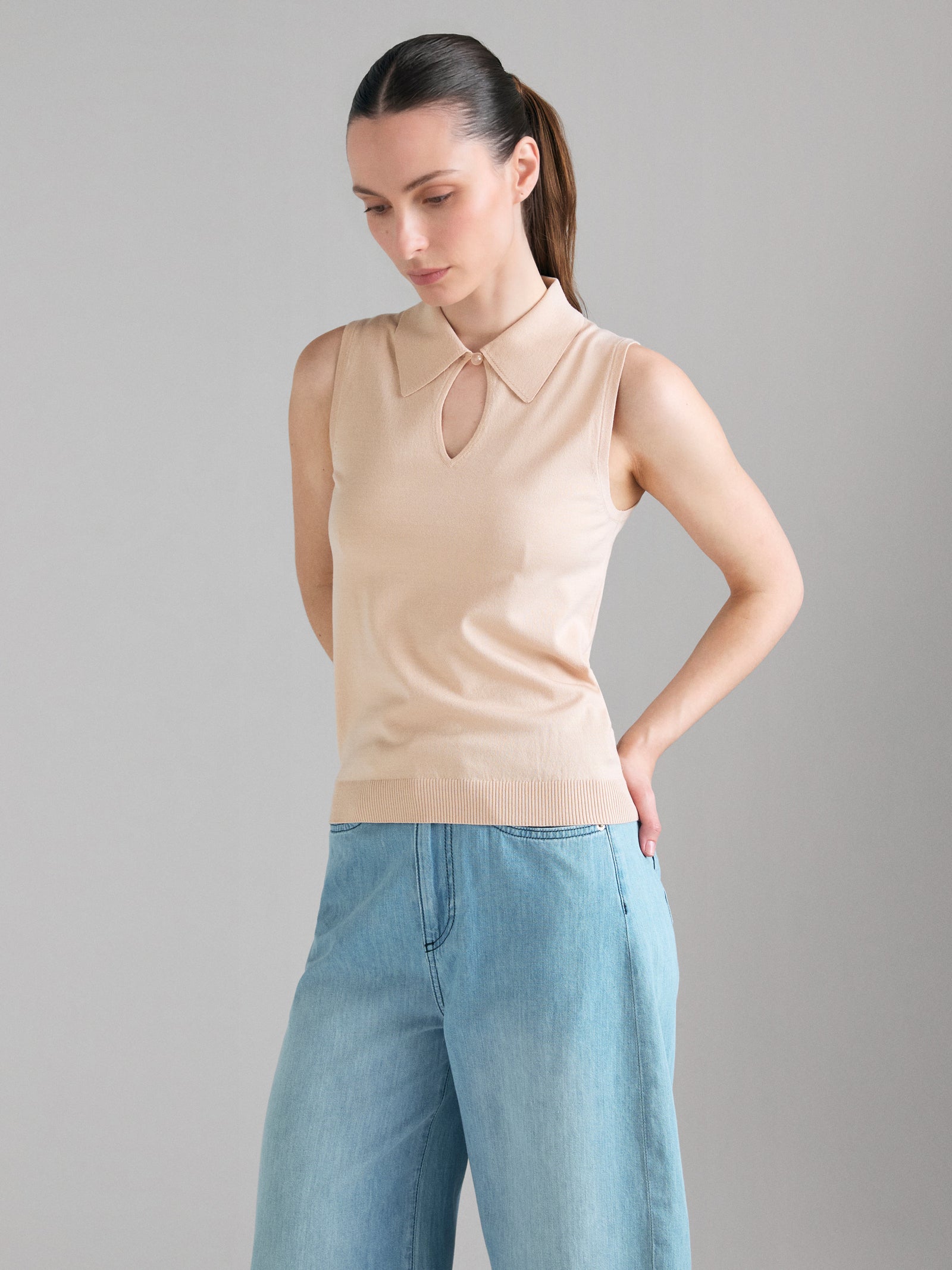 Sleeveless polo shirt