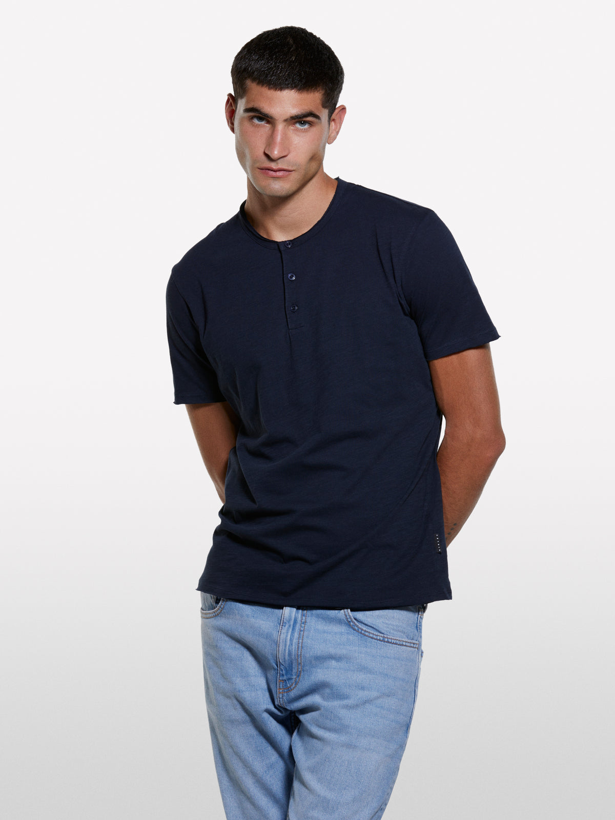 T-shirt carcela de botões azul-escuro - ucb_image_FY