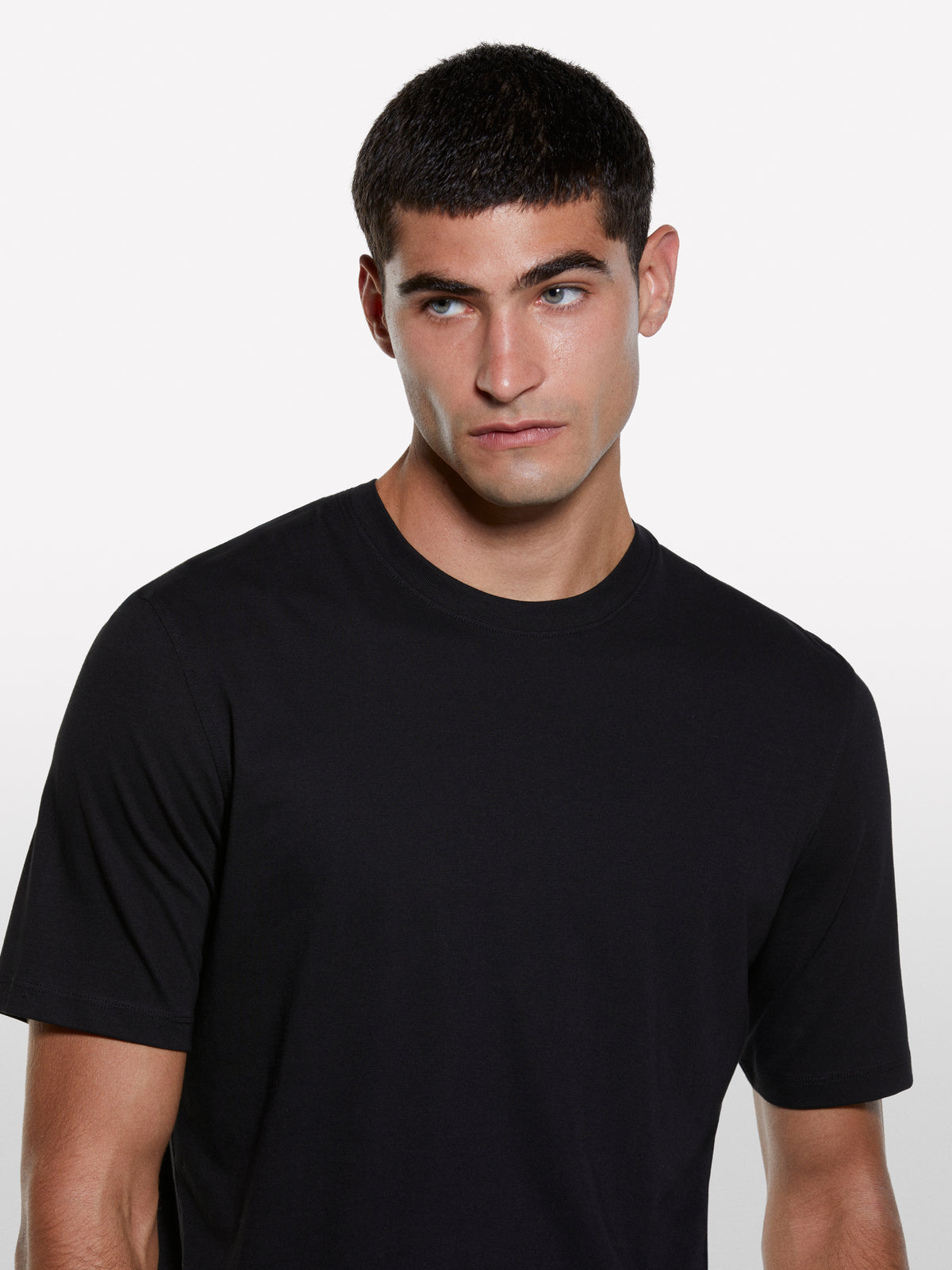 T-shirt preta de gola redonda 100% algodão orgânico - ucb_image_FY
