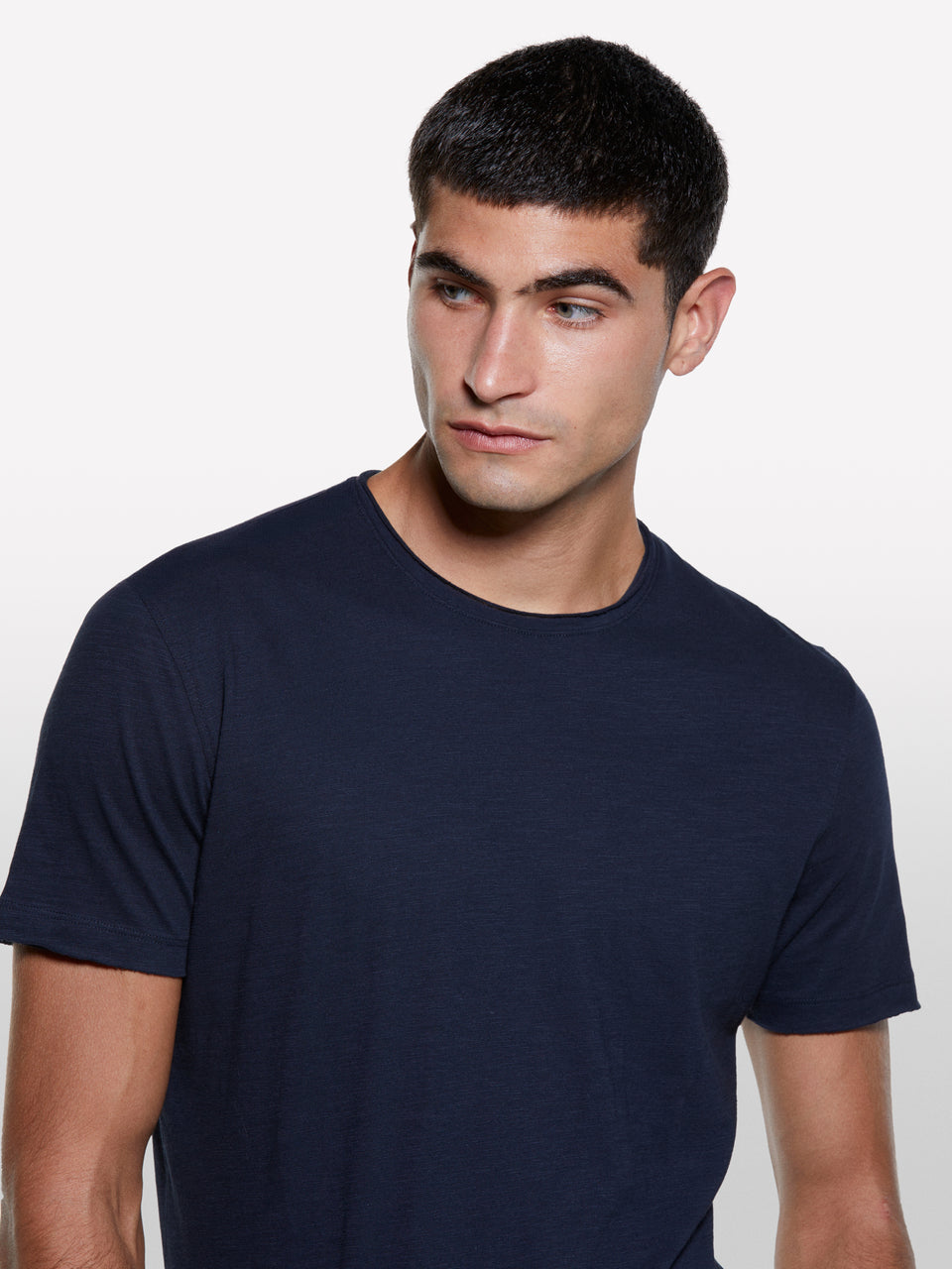 T-shirt azul-escuro com corte vivo - ucb_image_FY