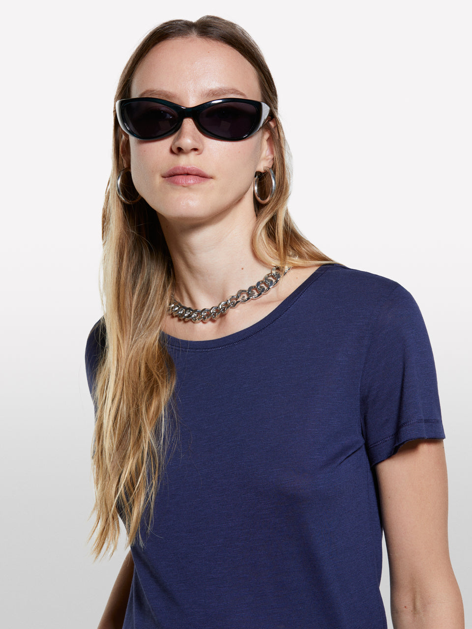 T-shirt de gola redonda azul-marinho - ucb_image_FY