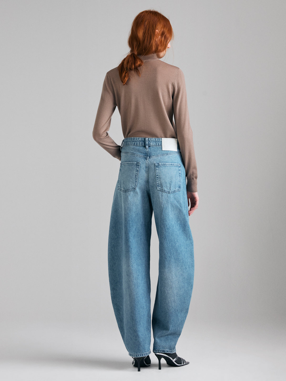 Jeans barrel fit de cintura subida - ucb_image_B