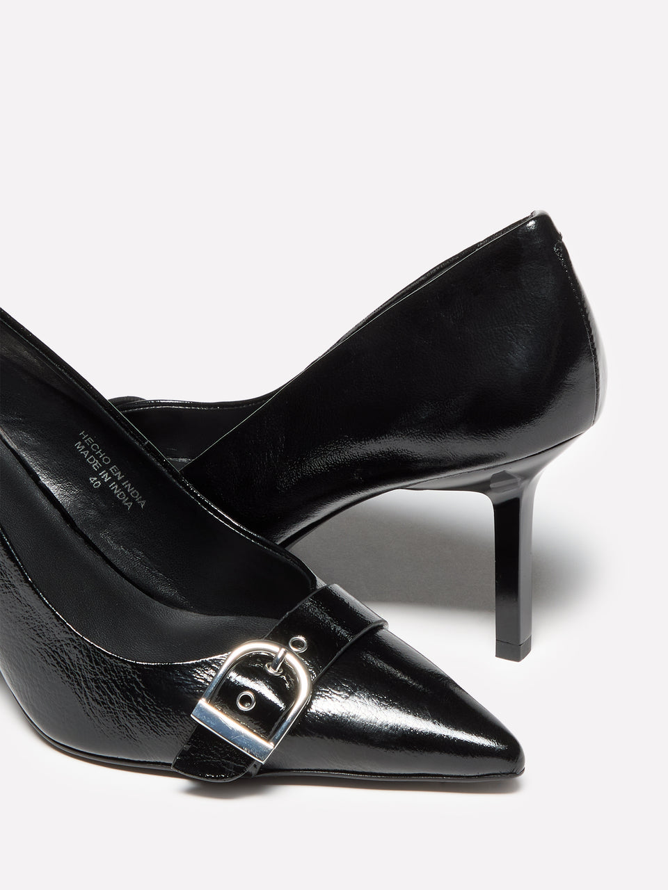 Sapatos décolleté em pele brilhante com tira - ucb_image_DS1