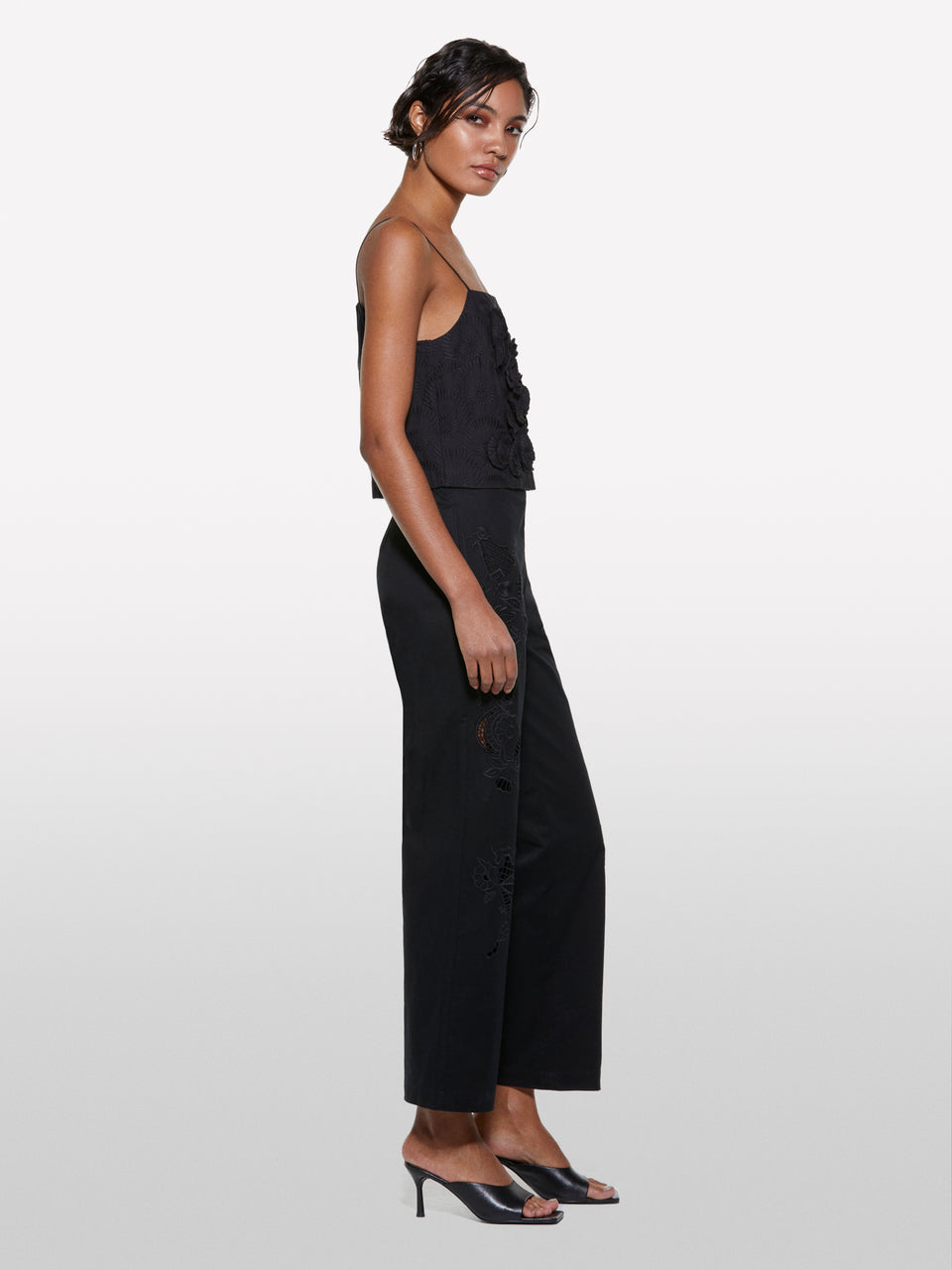 Top cropped preto com flores - ucb_image_F