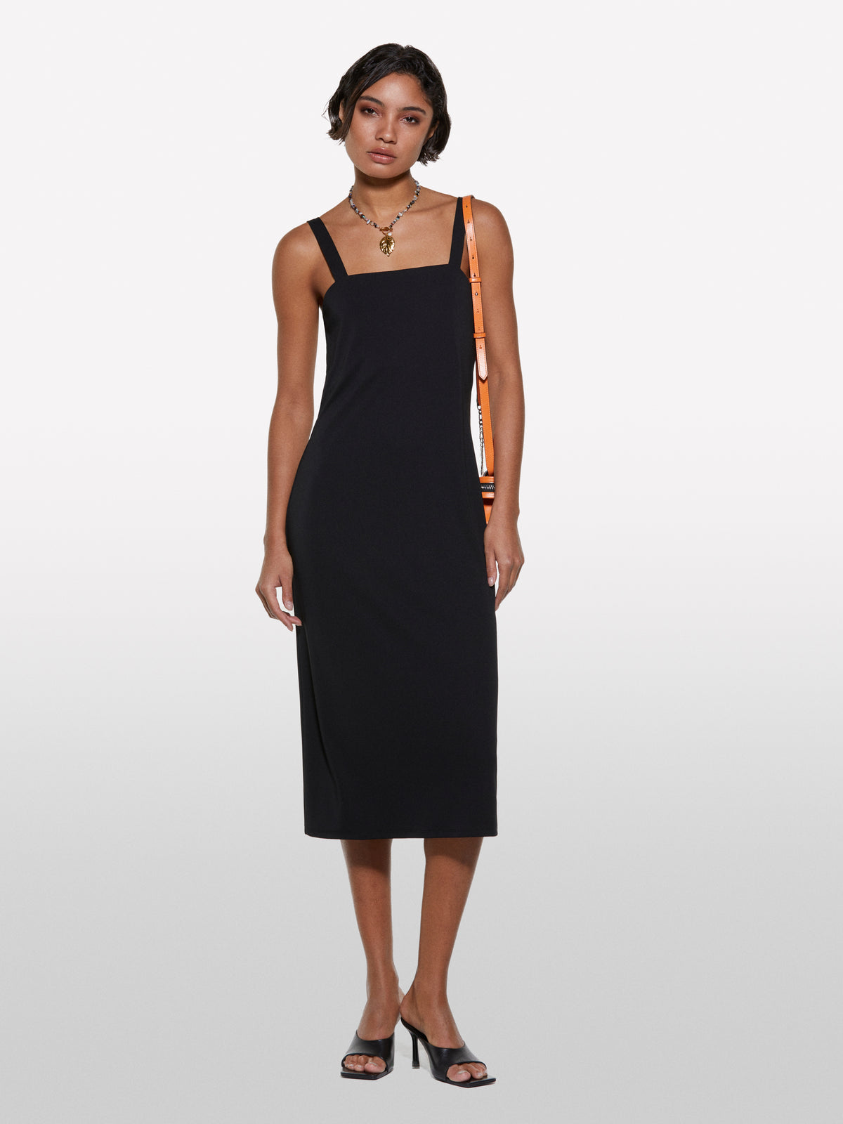 Vestido preto com abertura - ucb_image_F