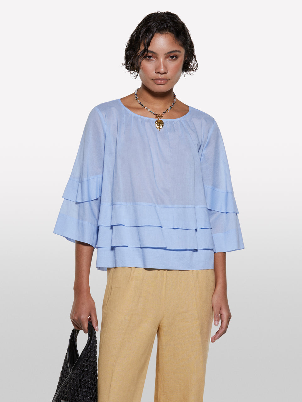 Blusa azul-claro com folhos - ucb_image_FY