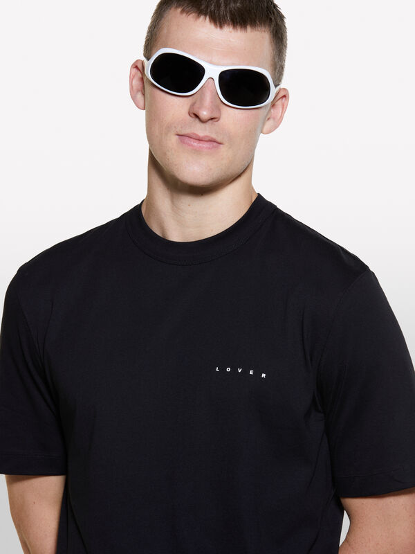 T-shirt μαύρη με τύπωμα με επιγραφή από 100% οργανικό βαμβακερό - μπλουζάκια κοντομάνικα ανδρικά | Sisley