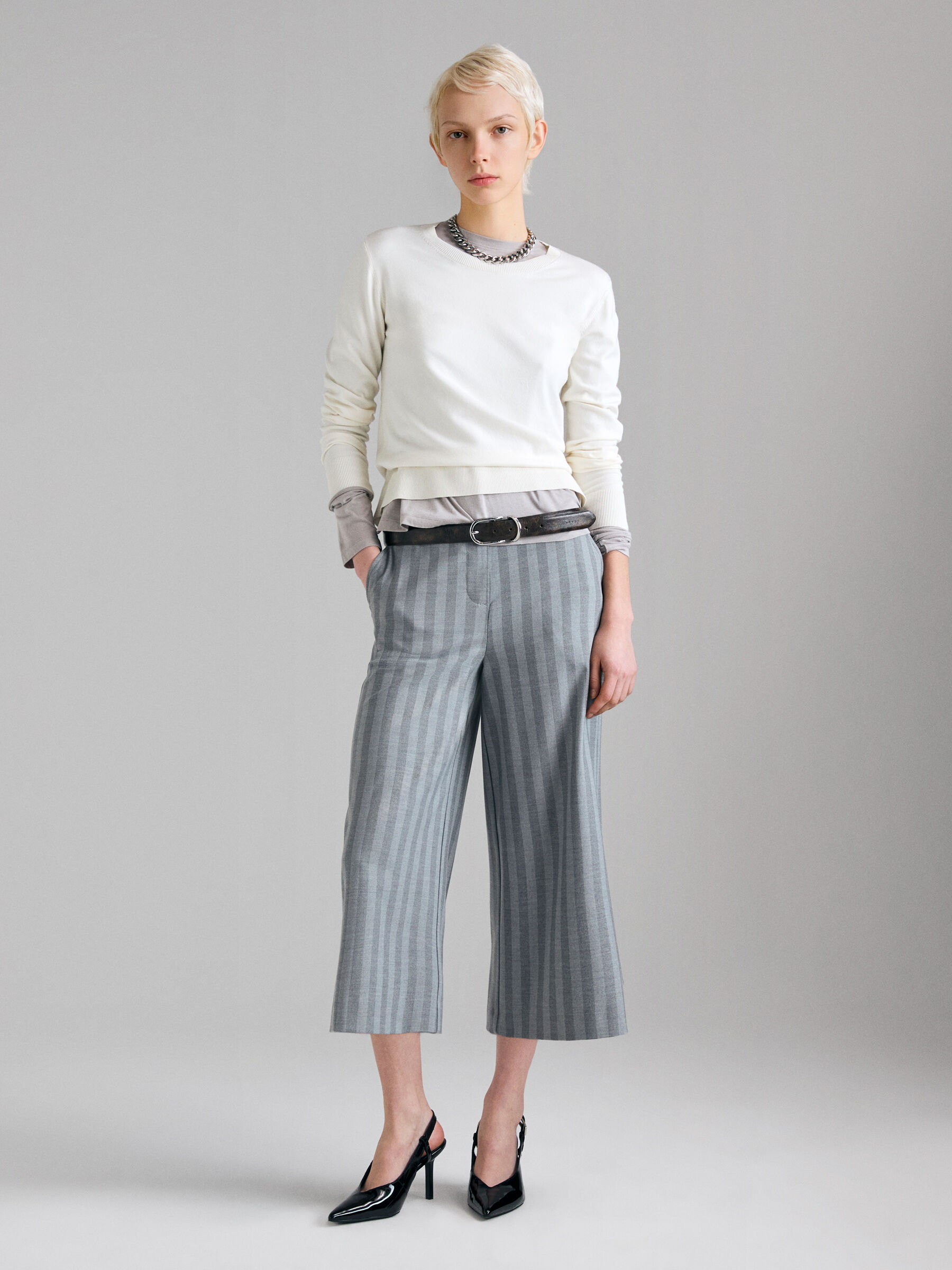 TROUSERS &Gamma;&upsilon;&nu;&alpha;&iota;&kappa;&epsilon;ί&alpha; image number null