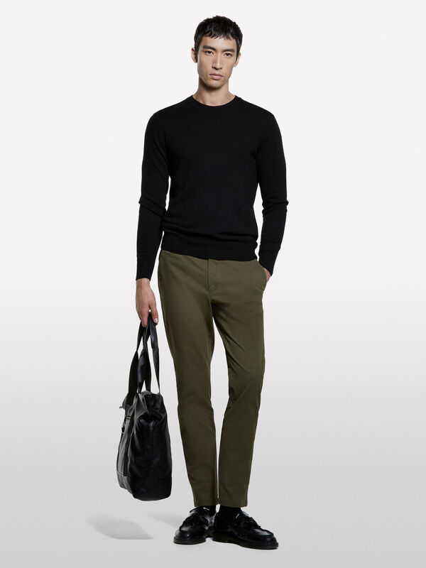 Μπλούζα μαύρη regular fit με λαιμόκοψη - μπλούζες με λαιμόκοψη ανδρικές | Sisley