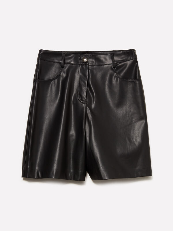 Black bermudas in imitation leather - παντελόνια σορτς γυναικεία | Sisley