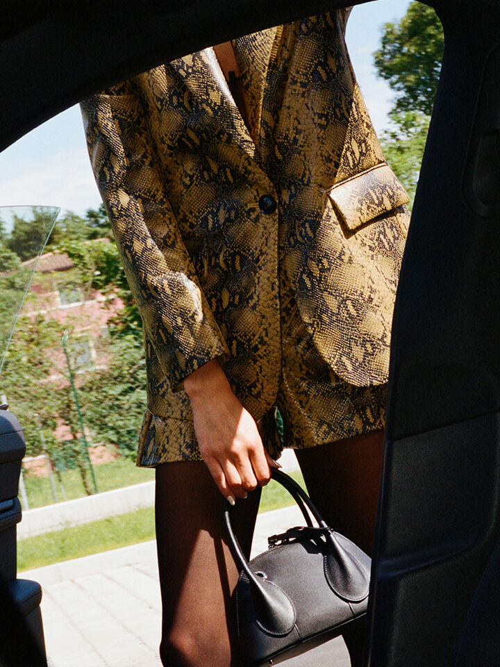 SHORTS &Gamma;&upsilon;&nu;&alpha;&iota;&kappa;&epsilon;ί&alpha;