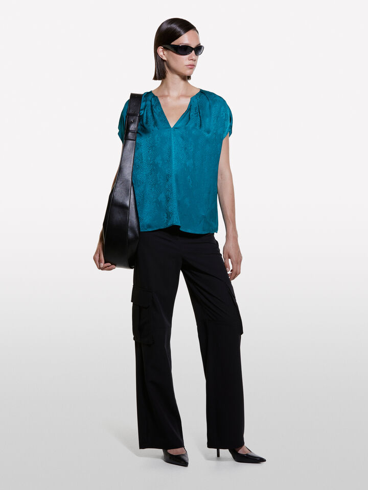 BLOUSE &Gamma;&upsilon;&nu;&alpha;&iota;&kappa;&epsilon;ί&alpha;