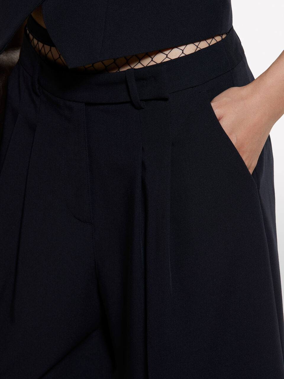 BERMUDA &Gamma;&upsilon;&nu;&alpha;&iota;&kappa;&epsilon;ί&alpha; image number null