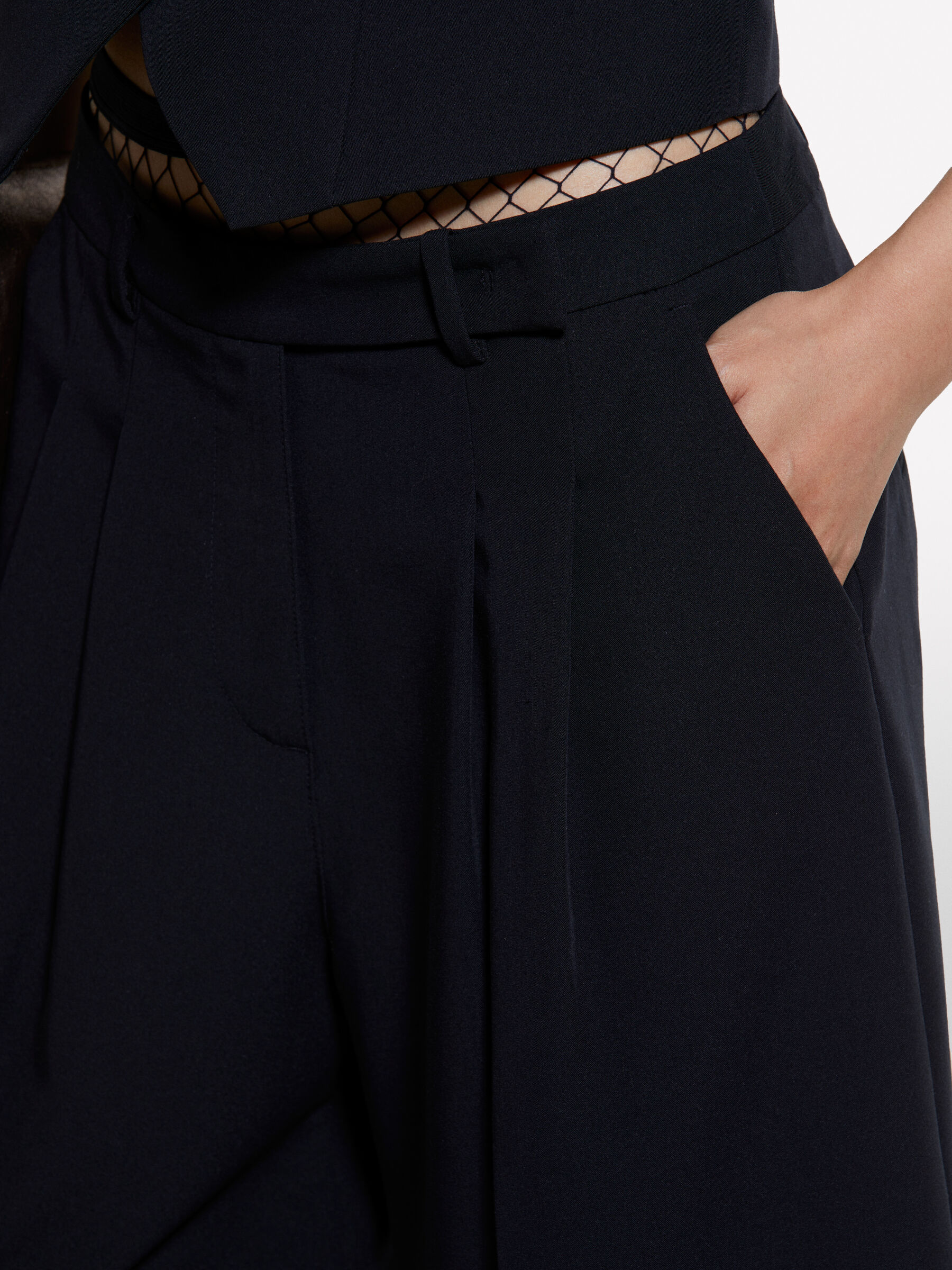 BERMUDA &Gamma;&upsilon;&nu;&alpha;&iota;&kappa;&epsilon;ί&alpha; image number null