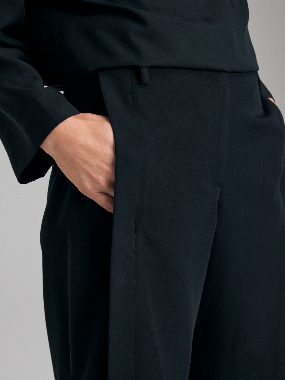 BERMUDA &Gamma;&upsilon;&nu;&alpha;&iota;&kappa;&epsilon;ί&alpha; image number null