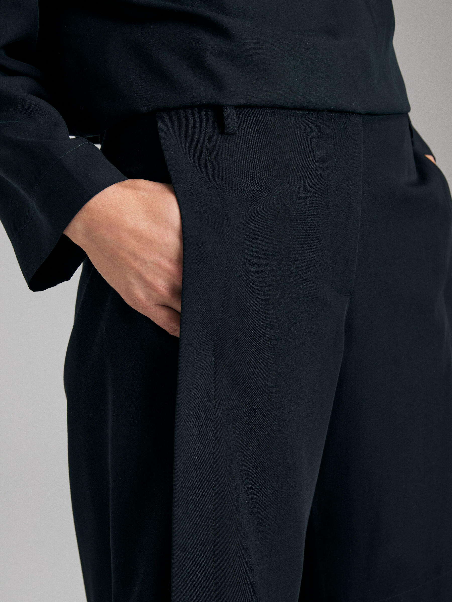 BERMUDA &Gamma;&upsilon;&nu;&alpha;&iota;&kappa;&epsilon;ί&alpha; image number null