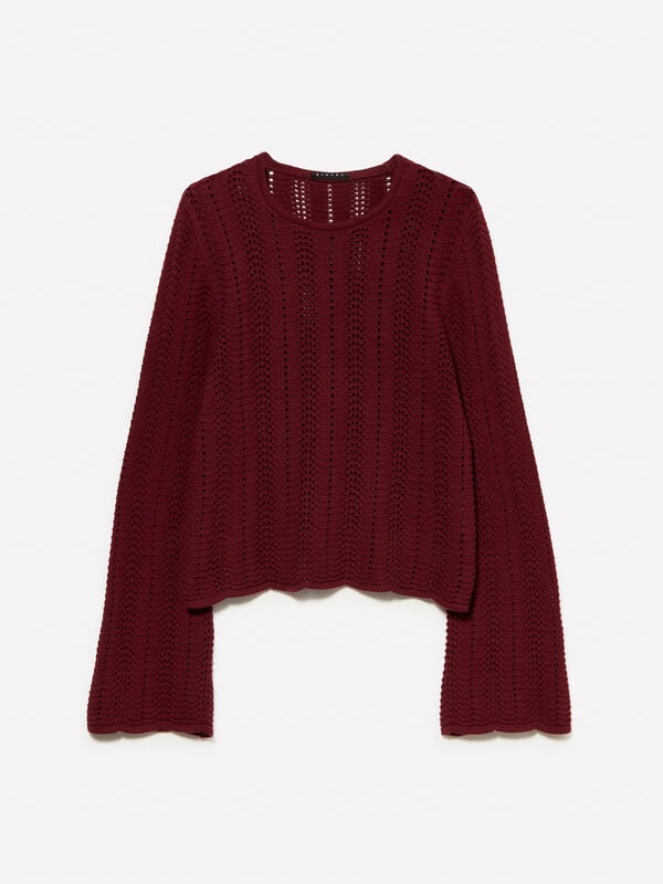 Burgundy sweater with bell sleeves Burgundy sweater with bell sleeves - μπλούζες με λαιμόκοψη γυναικείες | Sisley