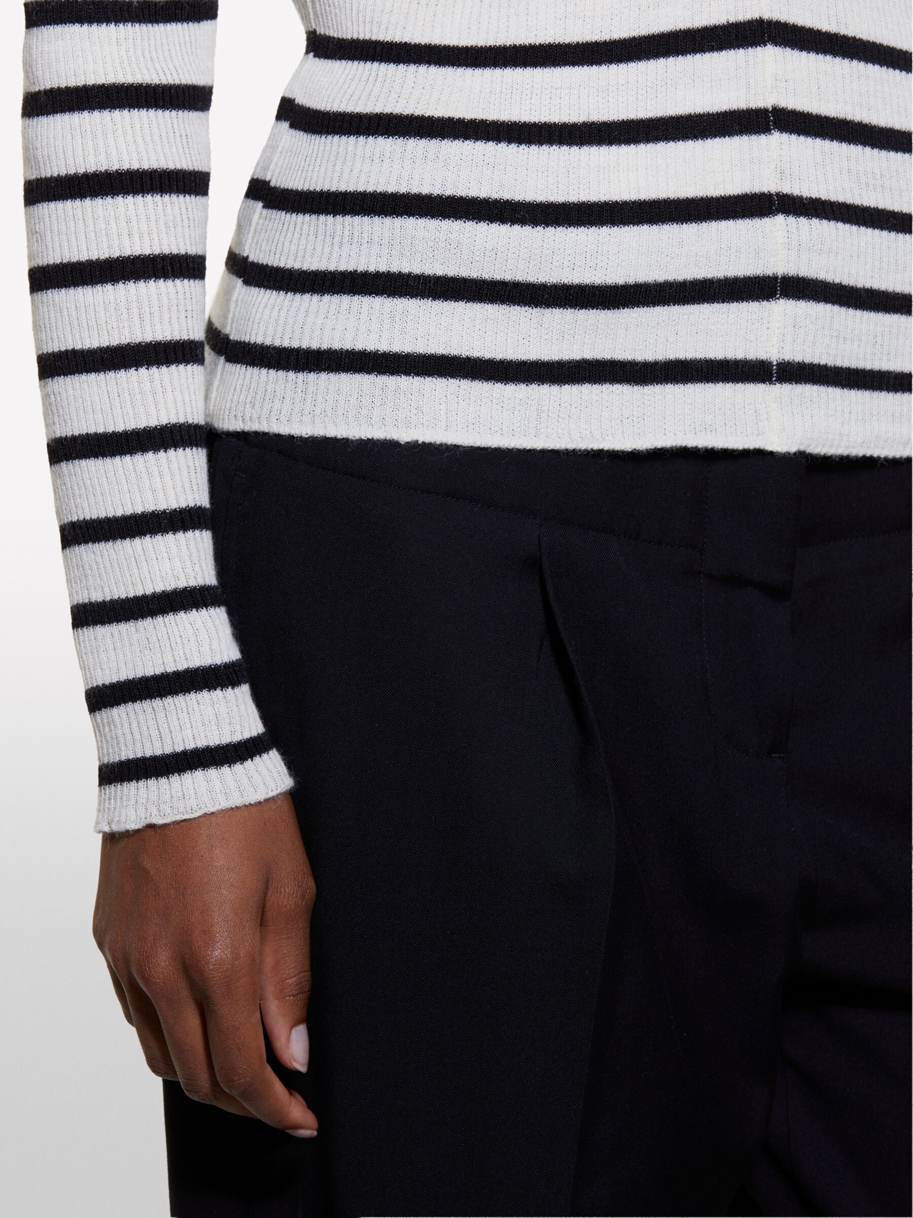 V NECK SWEATER L/S &Gamma;&upsilon;&nu;&alpha;&iota;&kappa;&epsilon;ί&alpha; image number null