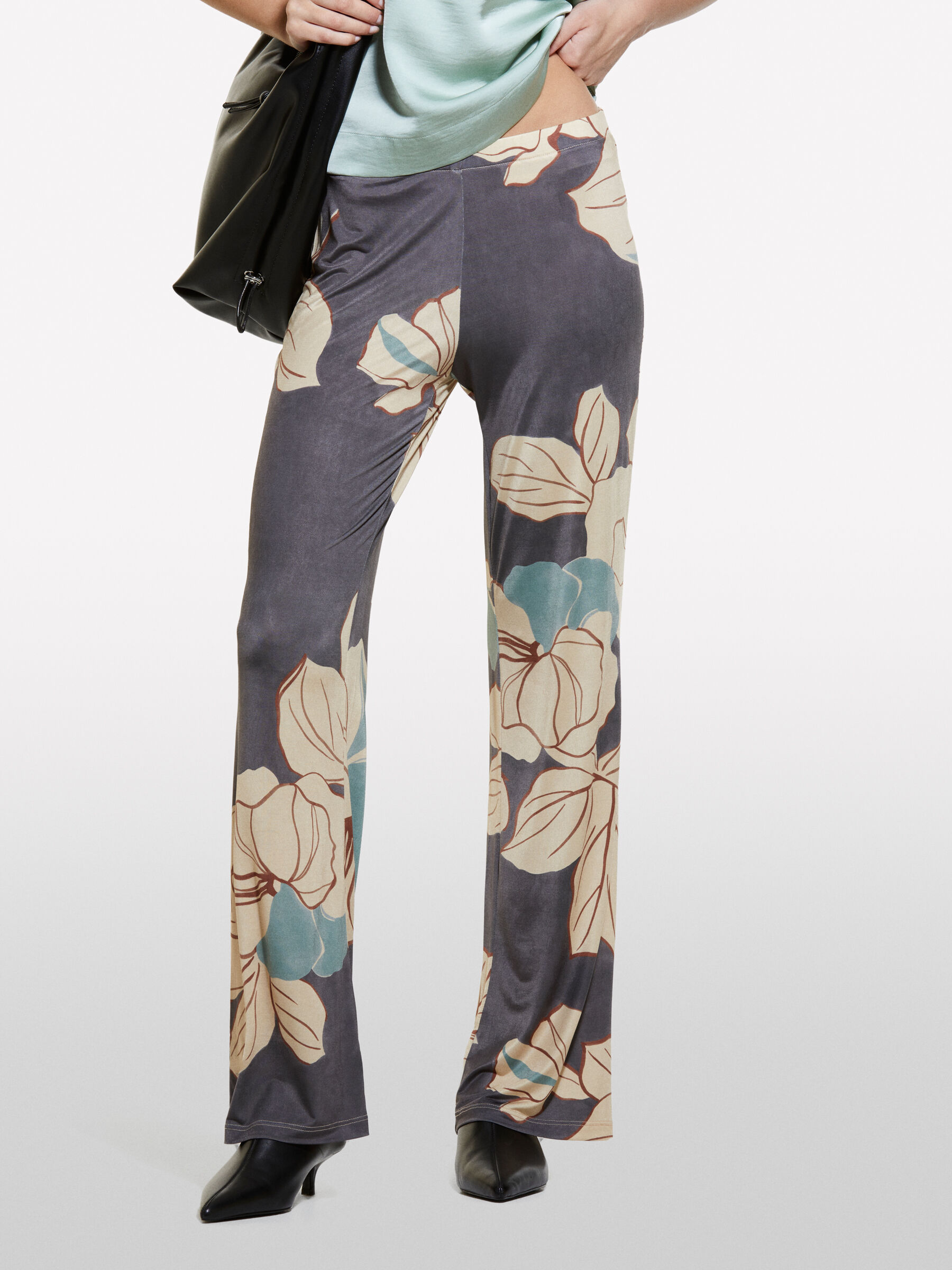 TROUSERS &Gamma;&upsilon;&nu;&alpha;&iota;&kappa;&epsilon;ί&alpha; image number null