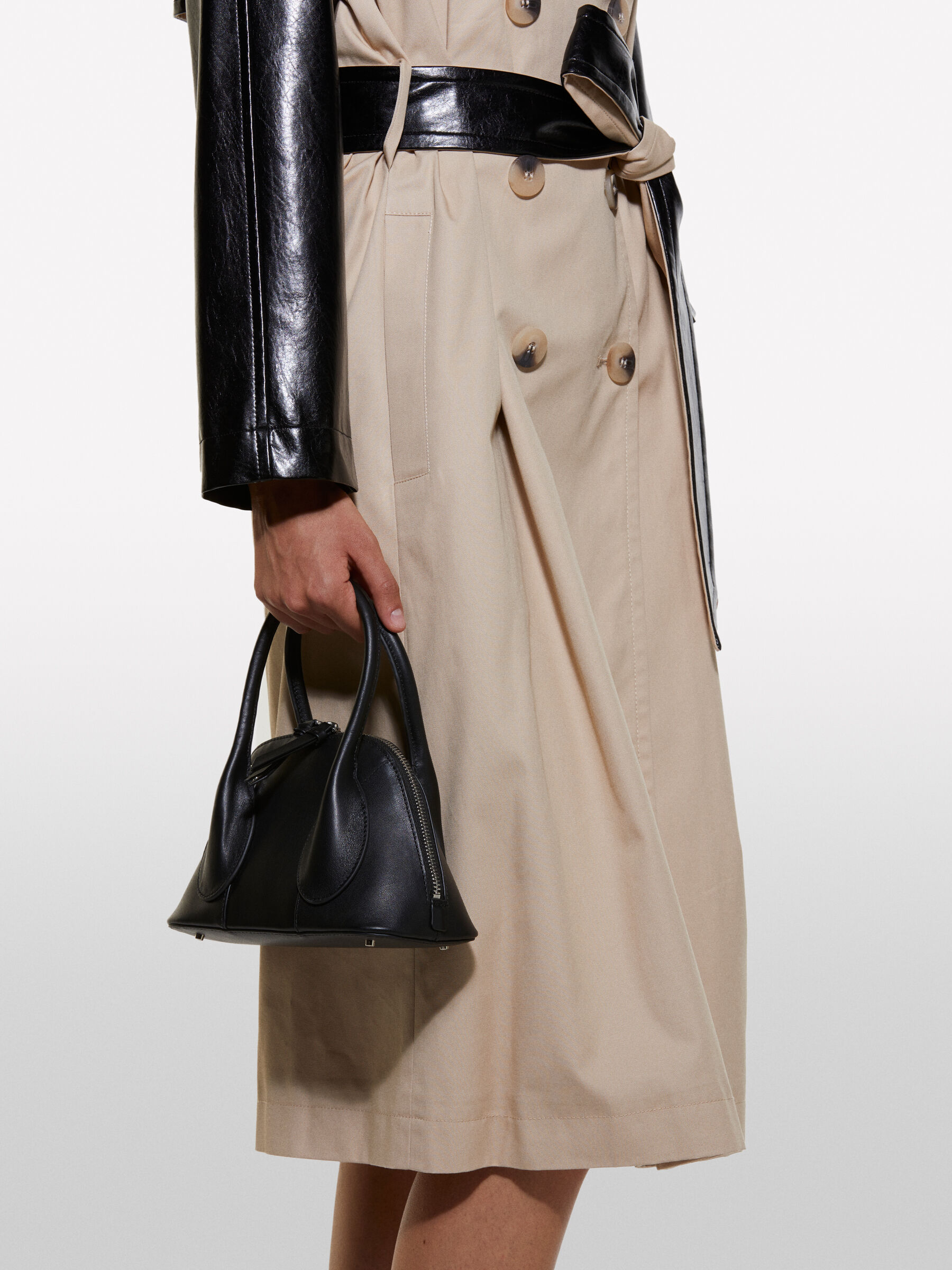 BAG &Gamma;&upsilon;&nu;&alpha;&iota;&kappa;&epsilon;ί&alpha; image number null