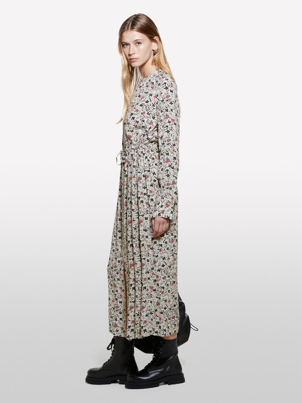 DRESS &Gamma;&upsilon;&nu;&alpha;&iota;&kappa;&epsilon;ί&alpha; image number null