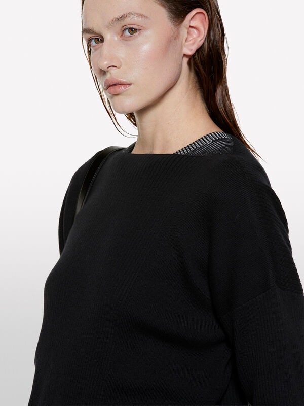 Black boat neck top - μπλούζες με λαιμόκοψη γυναικείες | Sisley