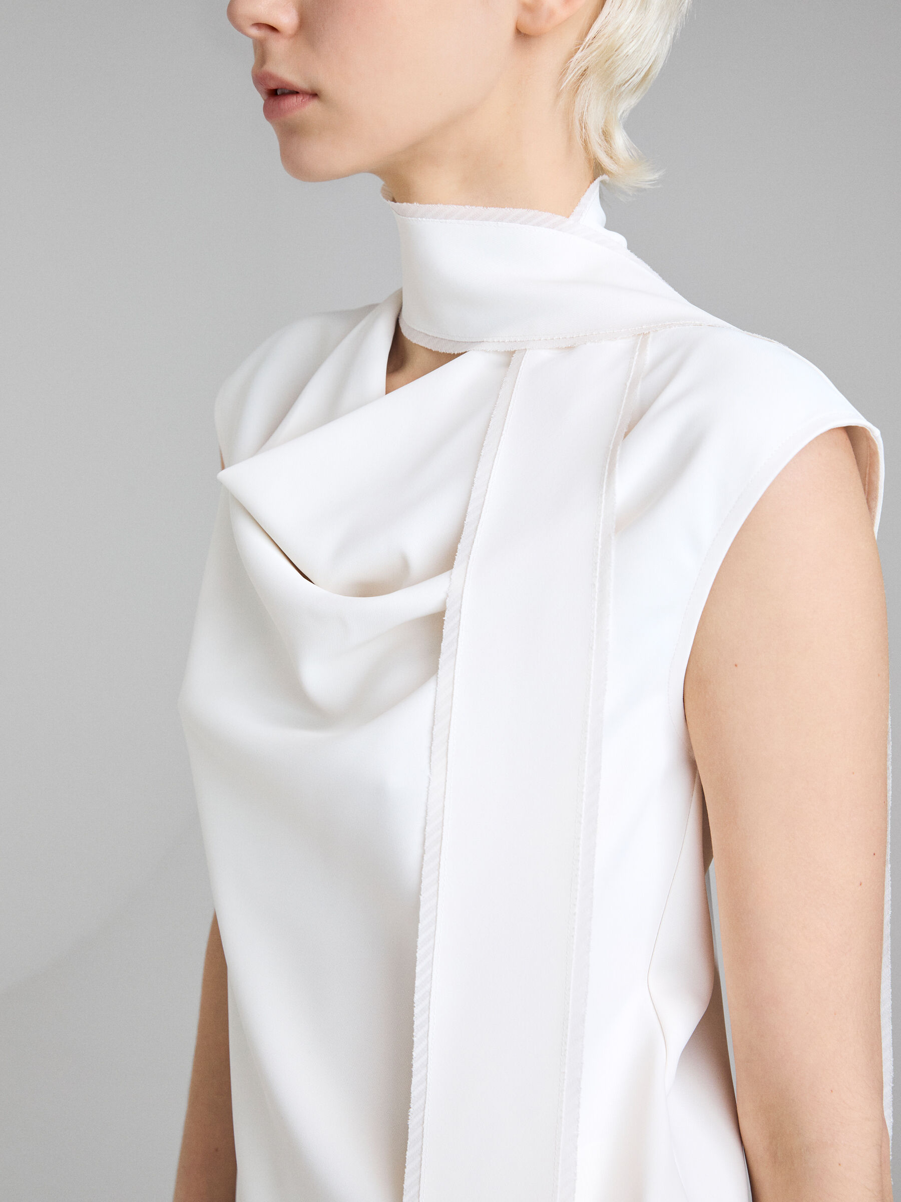 BLOUSE &Gamma;&upsilon;&nu;&alpha;&iota;&kappa;&epsilon;ί&alpha; image number null