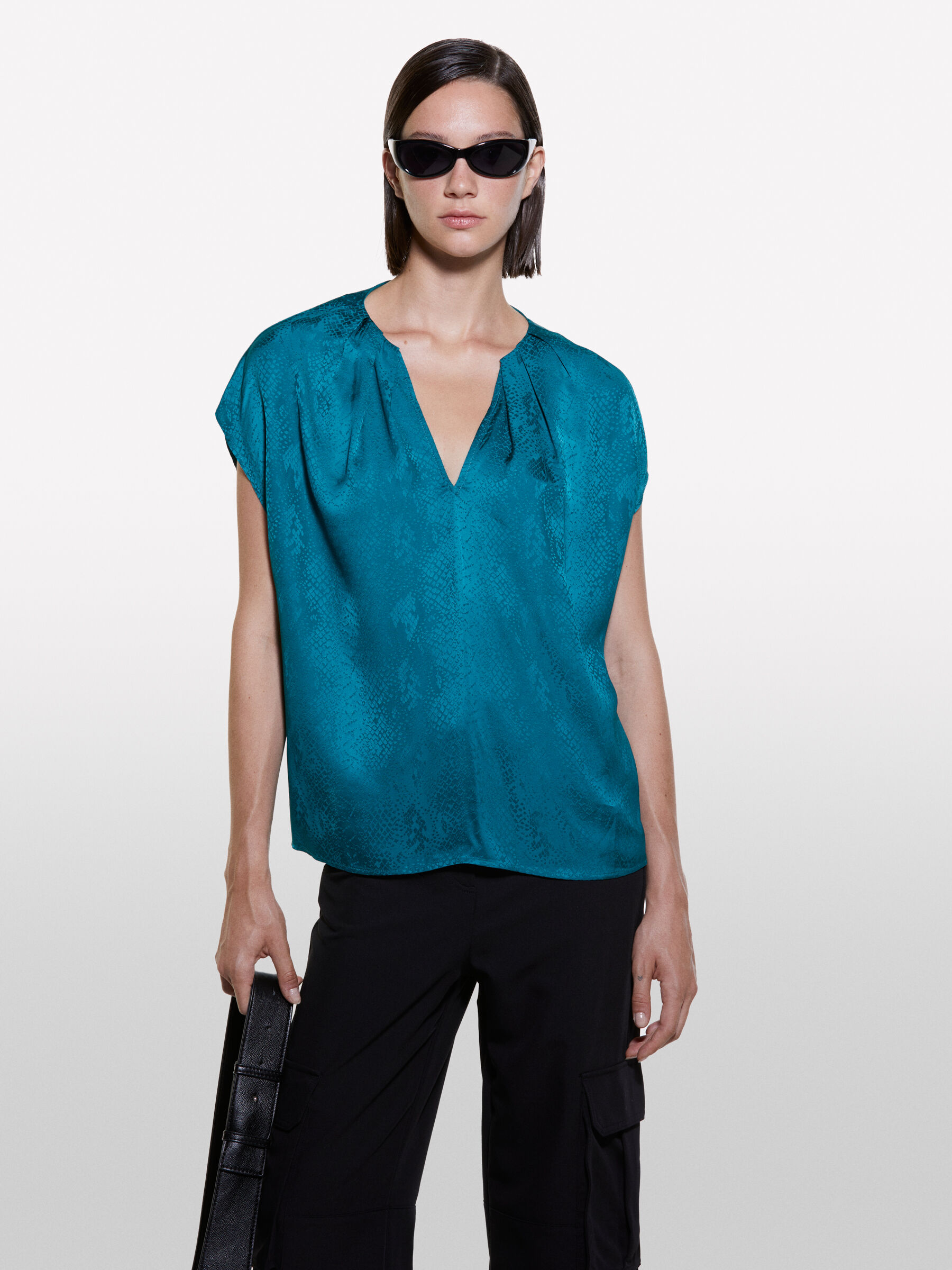 BLOUSE &Gamma;&upsilon;&nu;&alpha;&iota;&kappa;&epsilon;ί&alpha; image number null