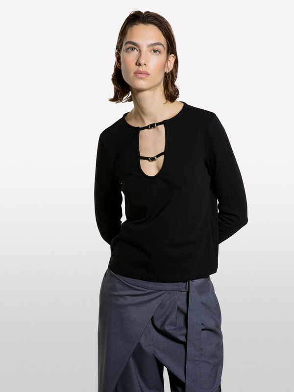 Black t-shirt with cut-out - μπλουζάκια μακρυμάνικα γυναικεία | Sisley