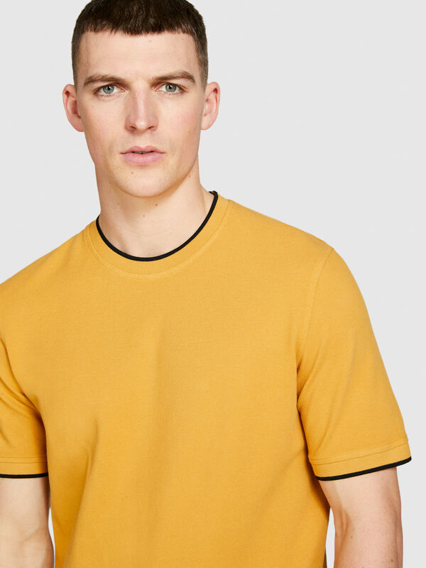 Μπλούζα που κάνει αντίθεση - μπλουζάκια κοντομάνικα ανδρικά | Sisley