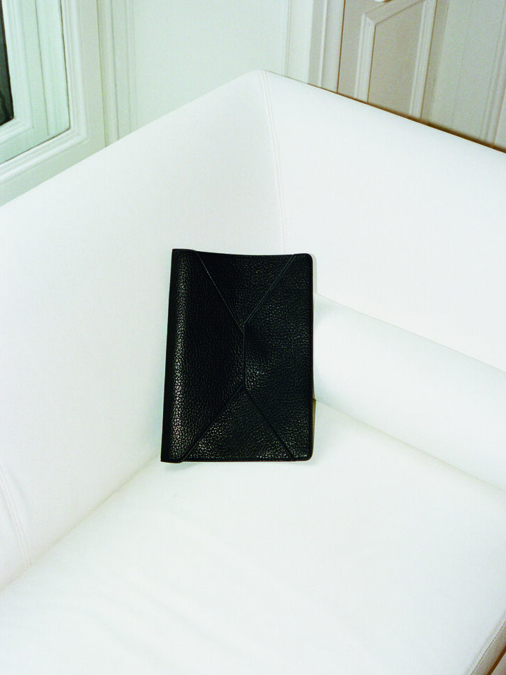 DOCUMENT HOLDER &Gamma;&upsilon;&nu;&alpha;&iota;&kappa;&epsilon;ί&alpha;