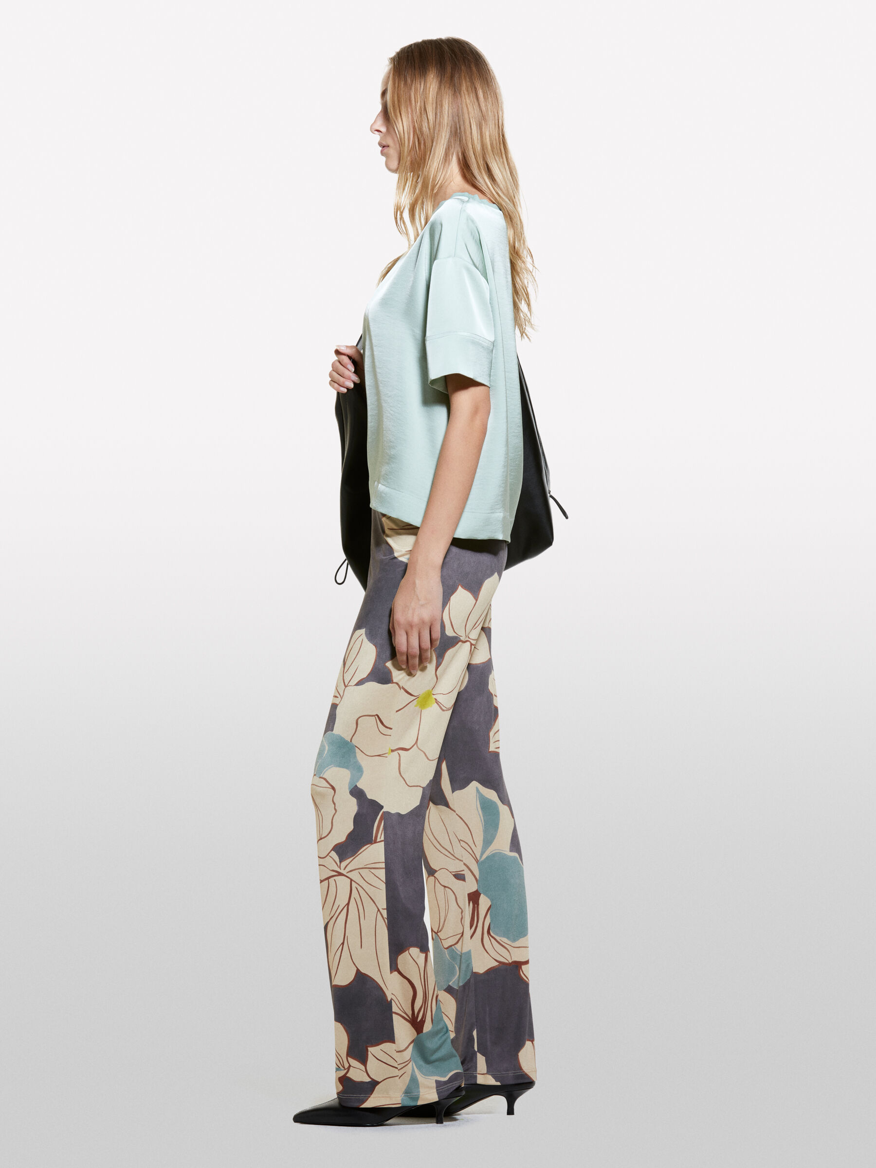 TROUSERS &Gamma;&upsilon;&nu;&alpha;&iota;&kappa;&epsilon;ί&alpha; image number null