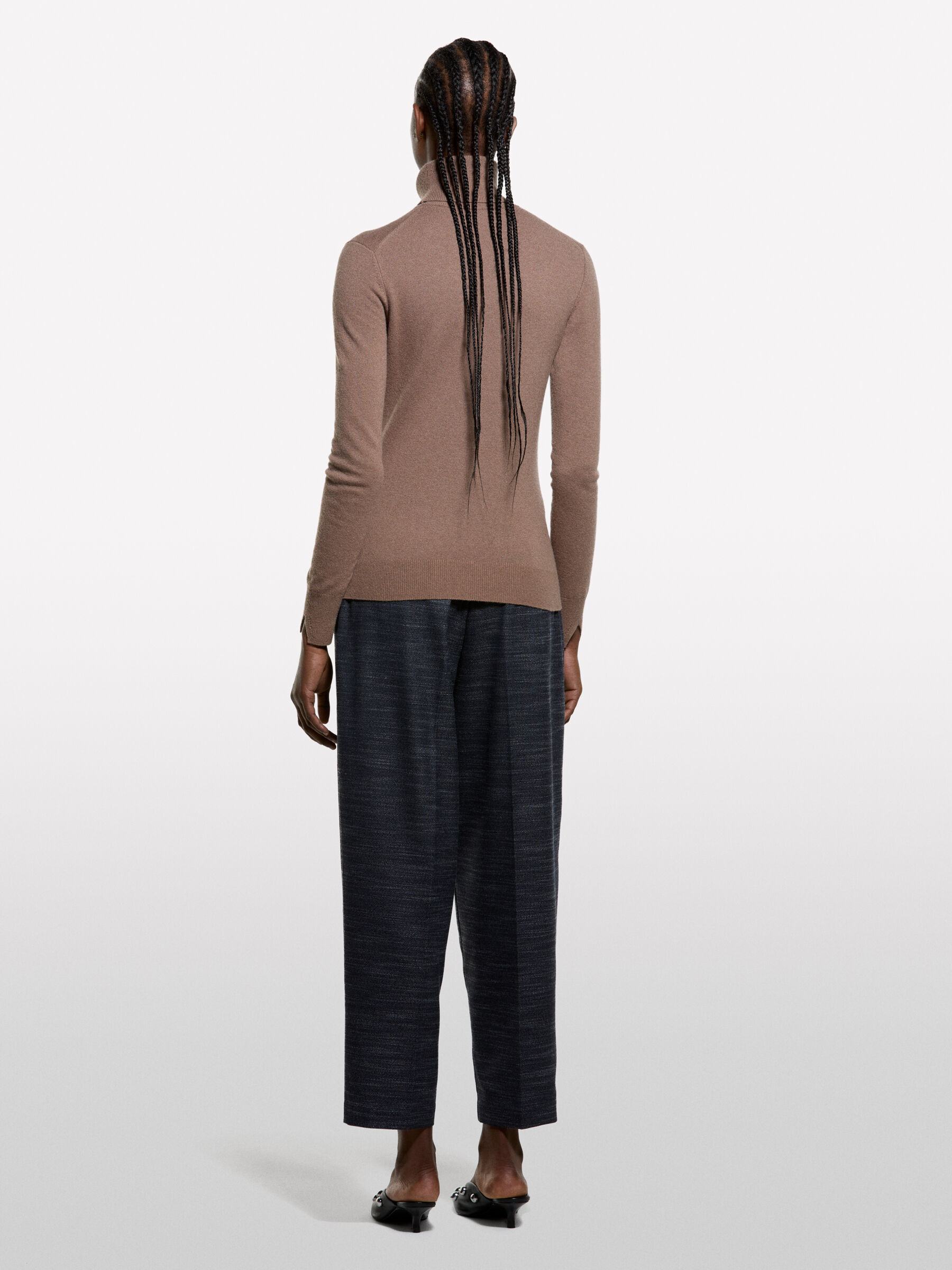 TURTLE NECK SWEATER &Gamma;&upsilon;&nu;&alpha;&iota;&kappa;&epsilon;ί&alpha; image number null