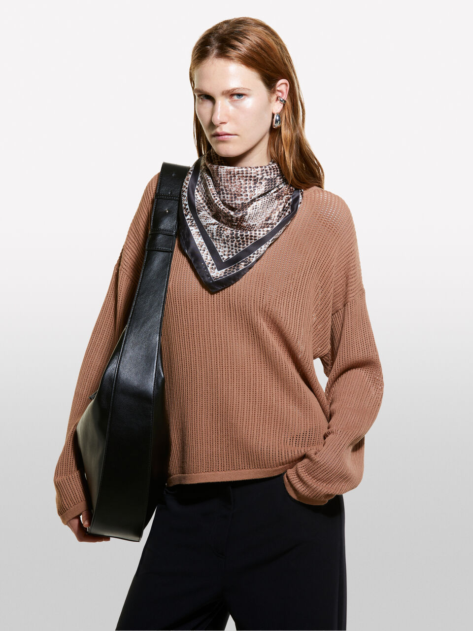 SQUARE SCARF &Gamma;&upsilon;&nu;&alpha;&iota;&kappa;&epsilon;ί&alpha; image number null