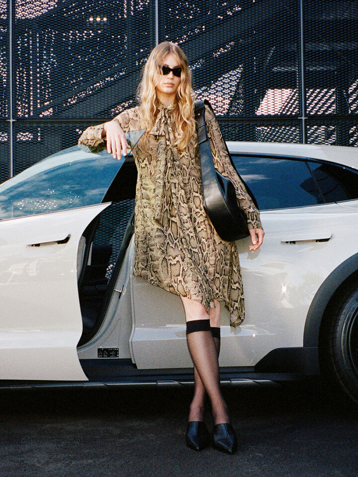 DRESS &Gamma;&upsilon;&nu;&alpha;&iota;&kappa;&epsilon;ί&alpha;