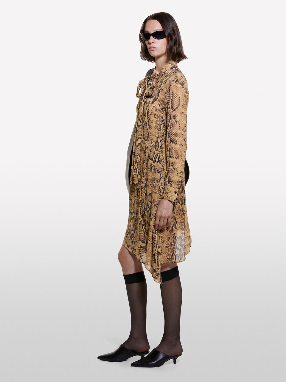 DRESS &Gamma;&upsilon;&nu;&alpha;&iota;&kappa;&epsilon;ί&alpha; image number null