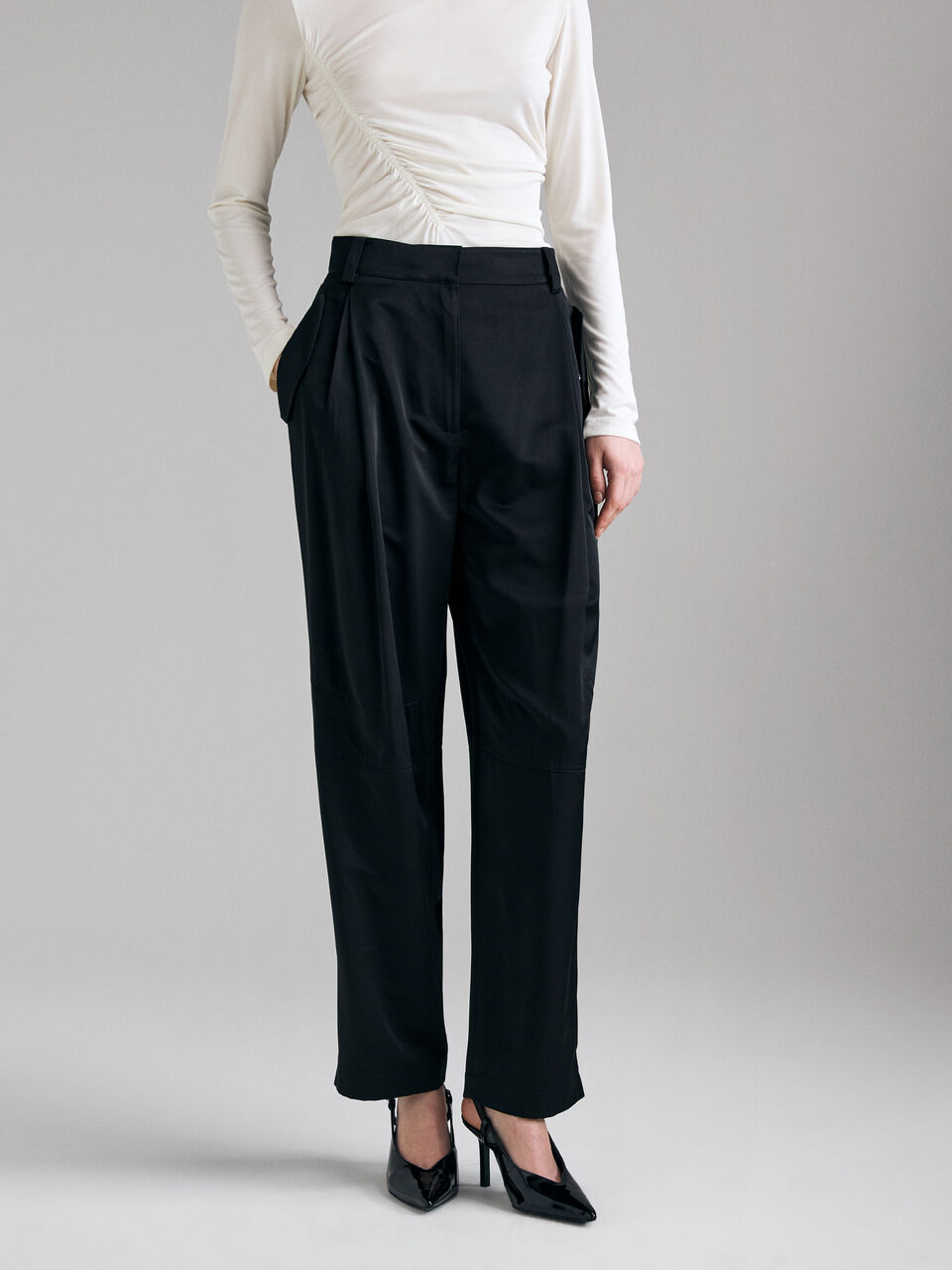 TROUSERS &Gamma;&upsilon;&nu;&alpha;&iota;&kappa;&epsilon;ί&alpha; image number null