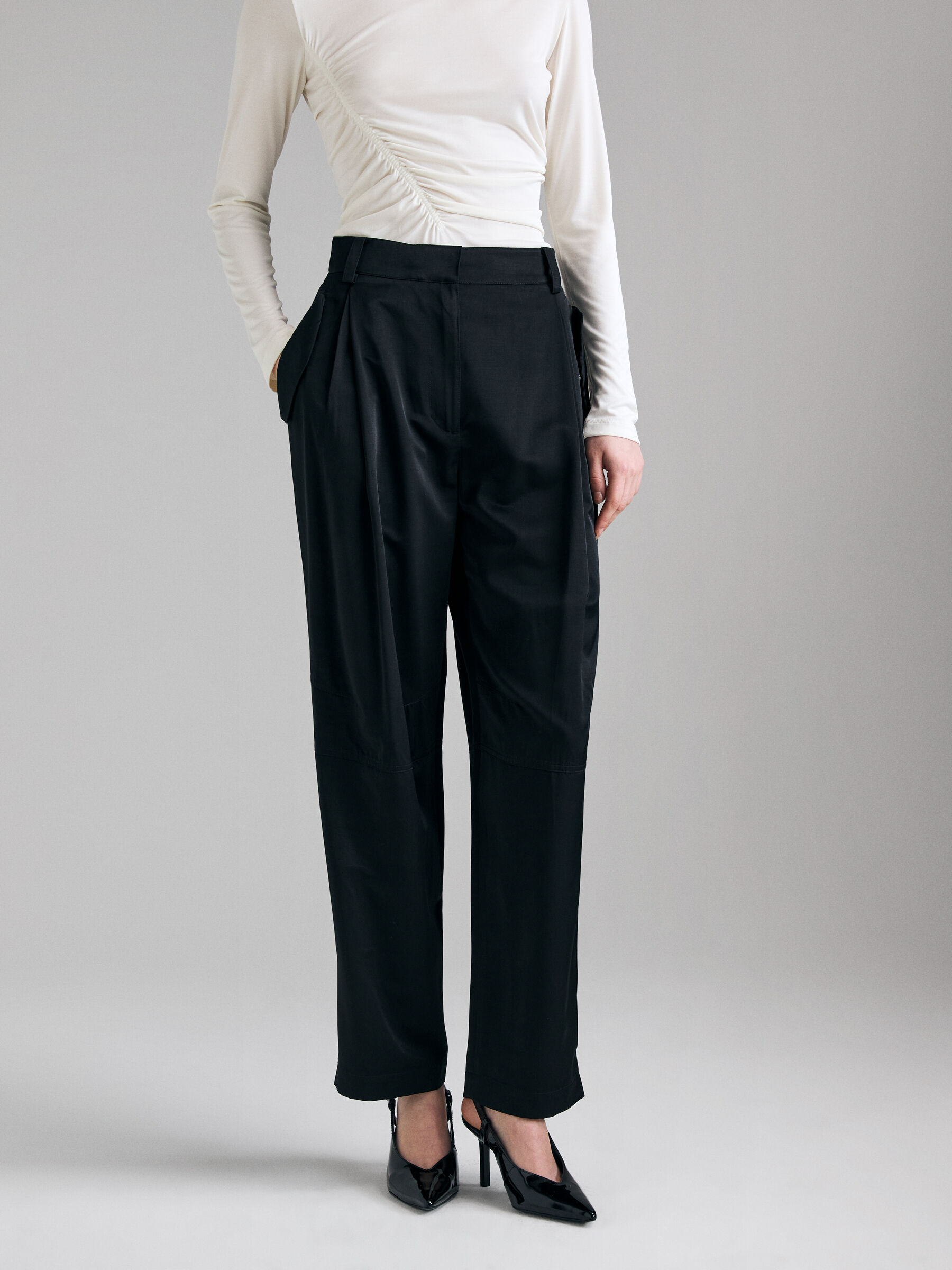 TROUSERS &Gamma;&upsilon;&nu;&alpha;&iota;&kappa;&epsilon;ί&alpha; image number null