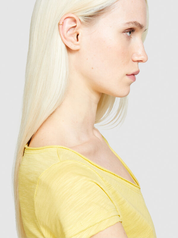 Μπλούζα με V λαιμόκοψη - μπλουζάκια κοντομάνικα γυναικεία | Sisley