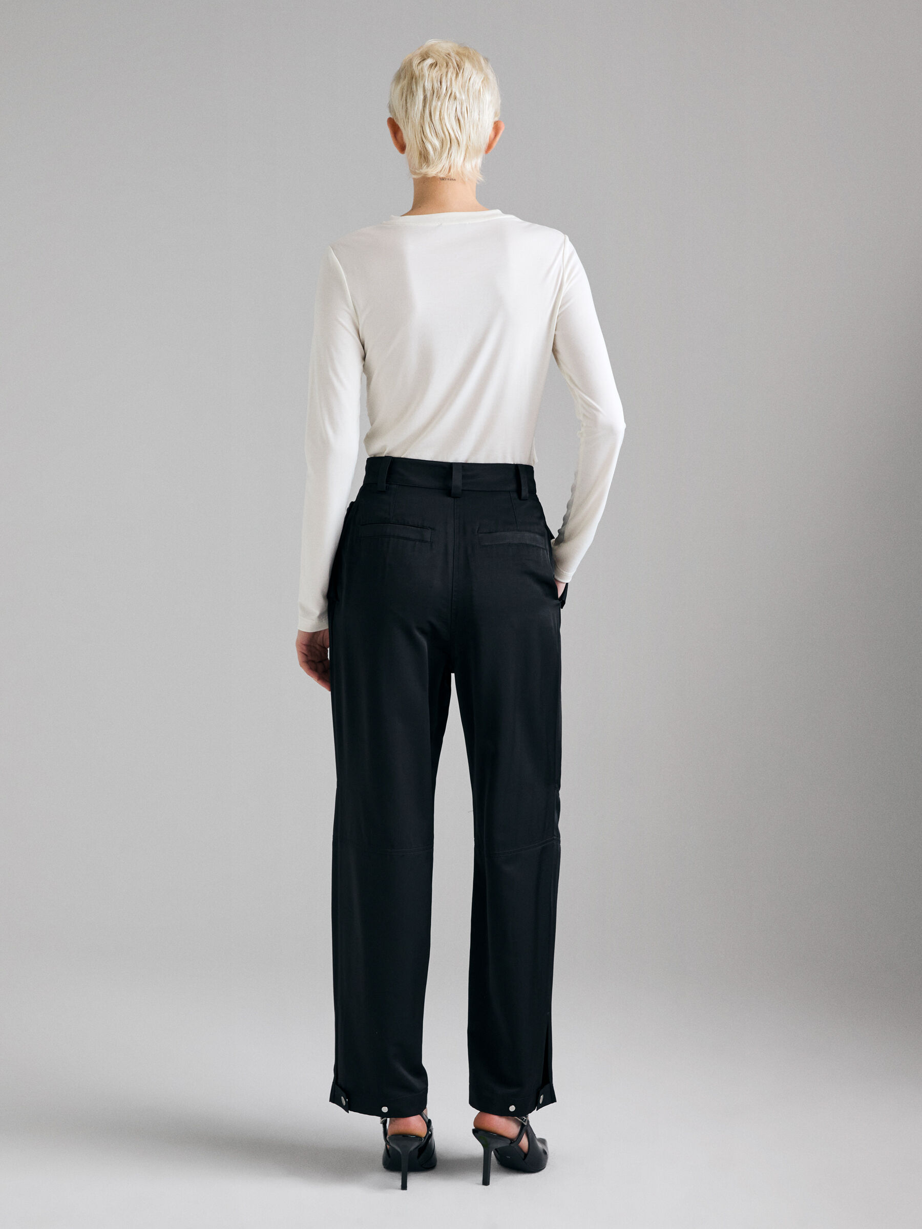TROUSERS &Gamma;&upsilon;&nu;&alpha;&iota;&kappa;&epsilon;ί&alpha; image number null