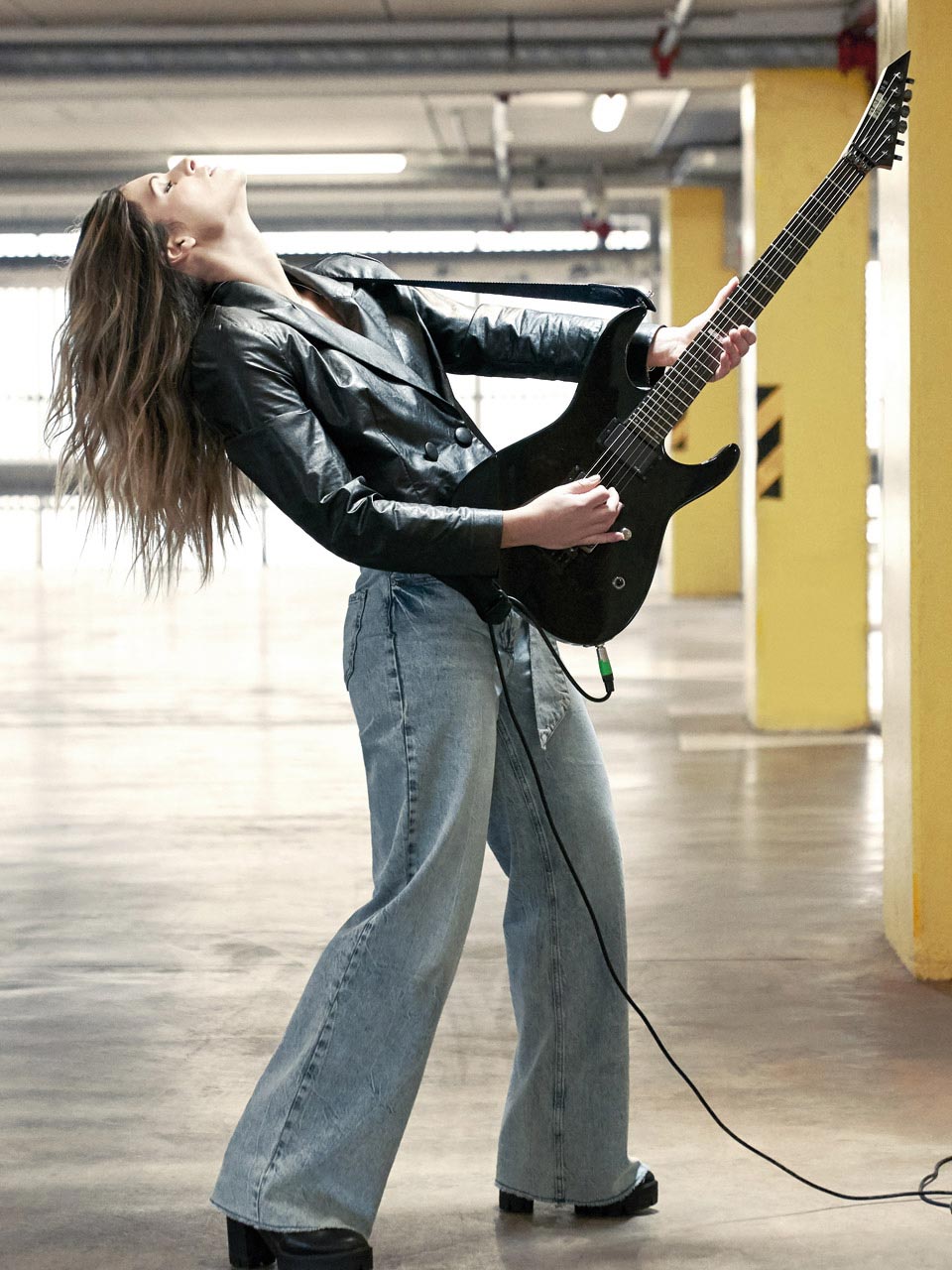 <span class="text-l  text-no-transform">rock<br/>your life</span> <span class="text-m alternative text-no-transform">i <span class="text-m  text-lowercase color-red">am</span> sisley</span> sisley